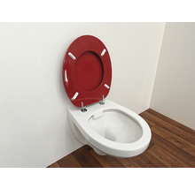 Wandcloset met rode toiletbril