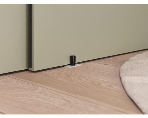 Deurstopper op de vloer voor een deur