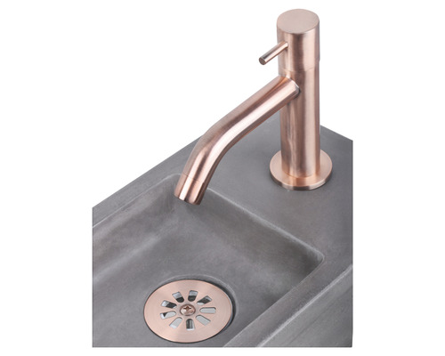 Betonnen wastafel met kraan