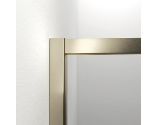 Detailweergave van een metalen frame aan een muur