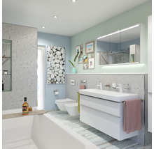 Lichte badkamer met bad, wastafel, toilet en bidet in een modern design.