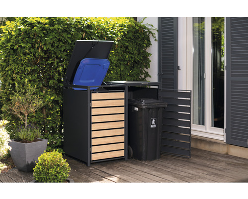 Afvalcontainerbox met afvalbak op een terras