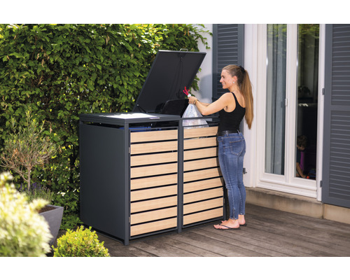Afvalcontainerbox voor twee afvalcontainers met houten bekleding en openend deksel