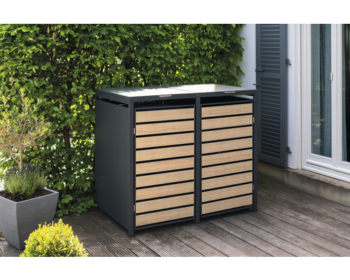 Dubbele afvalbak met houten bekleding op een terras