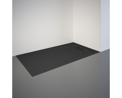 Inloopdouche met afvoergoot in een badkamer