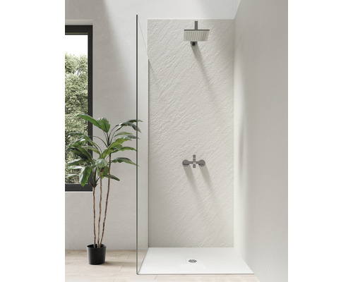 Inloopdouche met douchekop, kraan, douchebak en glazen douchewand