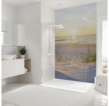 Moderne badkamer met douchecabine, wastafel en strandmotief