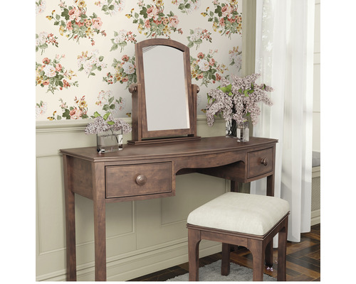 Kaptafel met spiegel en kruk voor een bloemenbehang