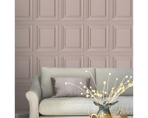 Wanddecoratie met lambriseringbehang in de woonkamer boven een bank