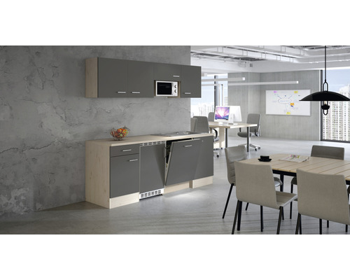 Kantoorkeuken met vaatwasser, magnetron en hangkasten in een lichte, moderne kantoorruimte