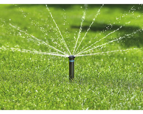 Besproeiingssysteem gazonsproeier in gebruik