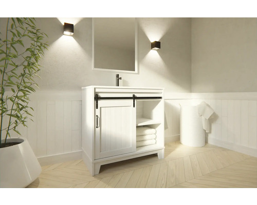 Badkamer scène met wastafelonderkast, spiegel en wandlampen