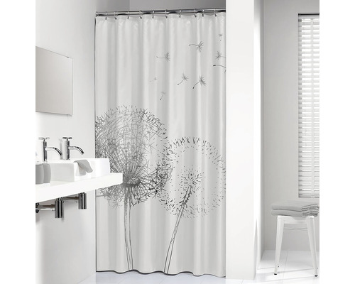 Badkamer met douchegordijn met paardenbloemmotief, wastafel en raam