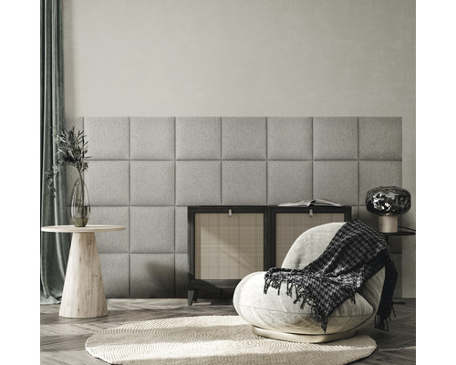 MOLLIS Wandkussen Salva lichtgrijs 30x30 cm Woonkamer met grijze wandbekleding van stoffen panelen, fauteuil, dressoir en bijzettafel