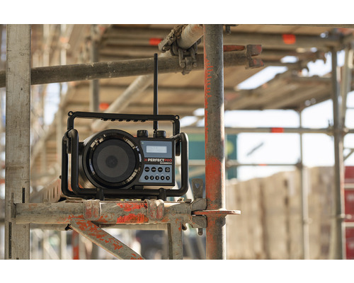 Bouwradio op een bouwsteiger