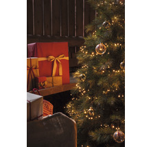Kerstboom met lichtjes en cadeaus