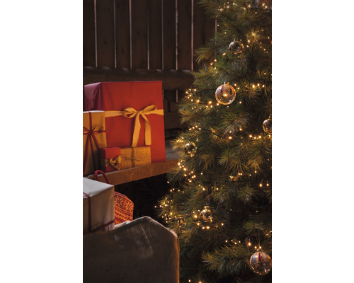 Kerstboom met lichtjes en cadeaus