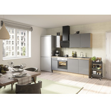 Lichte eethoek met kitchenette en eettafel.