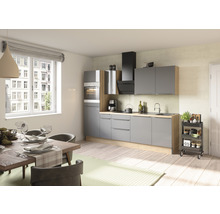 Lichte keuken met eettafel en stoelen