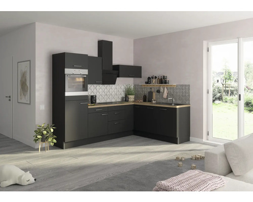 Moderne keuken met keukenkasten, afzuigkap en planken