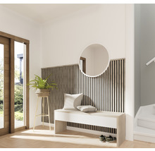 Entree met spiegel, bank en wandpanelen