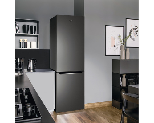 Keuken met Amica koel-vriescombinatie