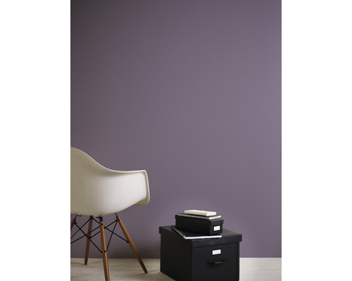 Wanddecoratie met stoel en opbergdozen