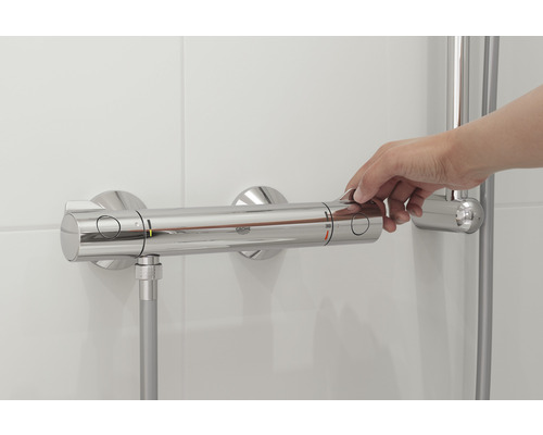 Grohe Logo. Opbouw douchearmatuur met hand.