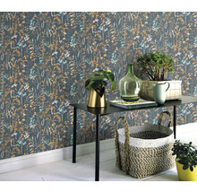Decoratief behang met plantenmotief in een woonkamer