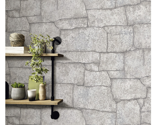 Behang met steeneffect, plank en decoratie