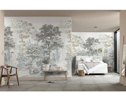 Lichte kamer met bosbehang, bed, stoel en bank