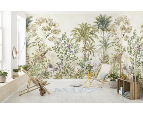 Lichte kamer met junglebehang met giraffen, zebra''s, olifanten en tropische planten