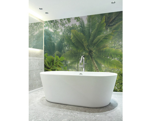 Badkamer met vrijstaand bad en fotobehang met palmmotief