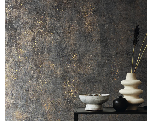 Decoratief interieur met gestructureerd behang, schaal en vazen