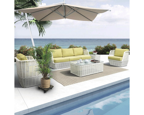 Tuinmeubelset met bank, fauteuil, tafel en parasol bij zwembad