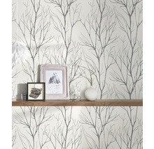 Behang met boomtakpatroon, houten plank met decoratie