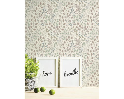 Behang met bladerenmotief gecombineerd met decoratieve elementen voor een stijlvolle kamerindeling