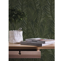 Decoratief behang met palmmotief in een kamer