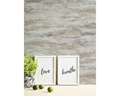Decoratieve kamer met behang en afbeeldingen met de woorden liefde en ademen