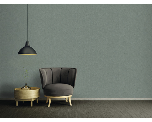 Interieur met fauteuil, lamp, wand en bijzettafel