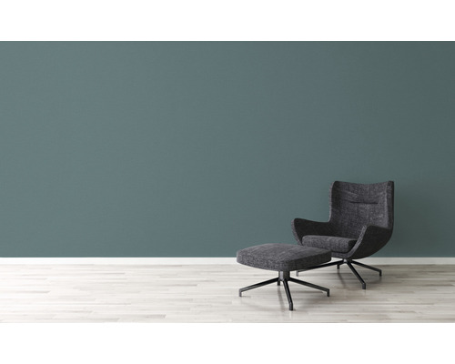 Fauteuil en voetenbank voor een muur