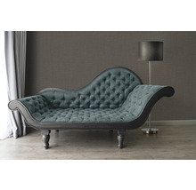 Chaise longue met knoopsluiting en vloerlamp