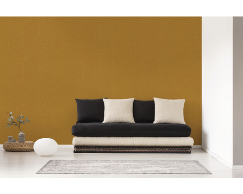 Woonkamer met futon, kussens en vloerkleed