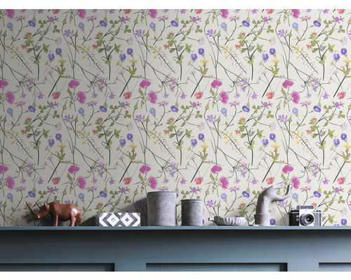 Behang met bloemenpatroon in de woonkamer