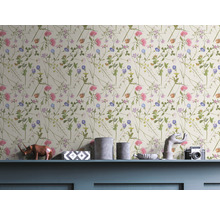Decoratief behang met bloemmotief in interieur