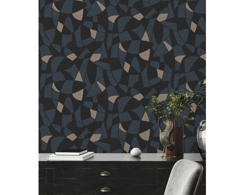 Kamer met behang met geometrisch patroon