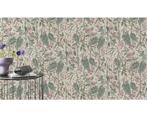 Close-up van een bloemenbehang met bladeren en bloemen