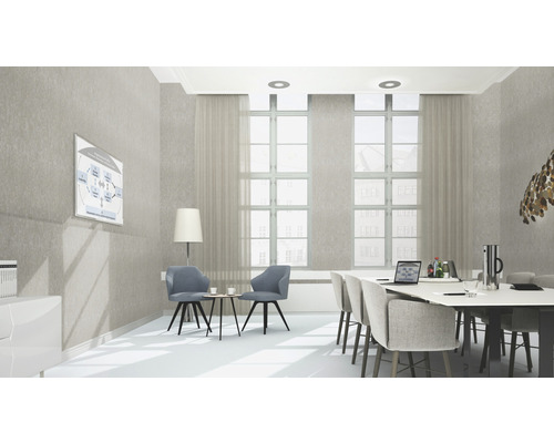 Vergaderruimte met vergadertafel, stoelen, whiteboard en daglicht