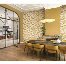 Eetkamer met eettafel, stoelen, behang en roomdivider