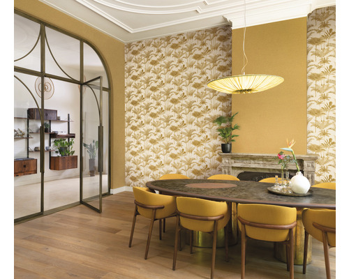 Eetkamer met eettafel, stoelen, behang en roomdivider